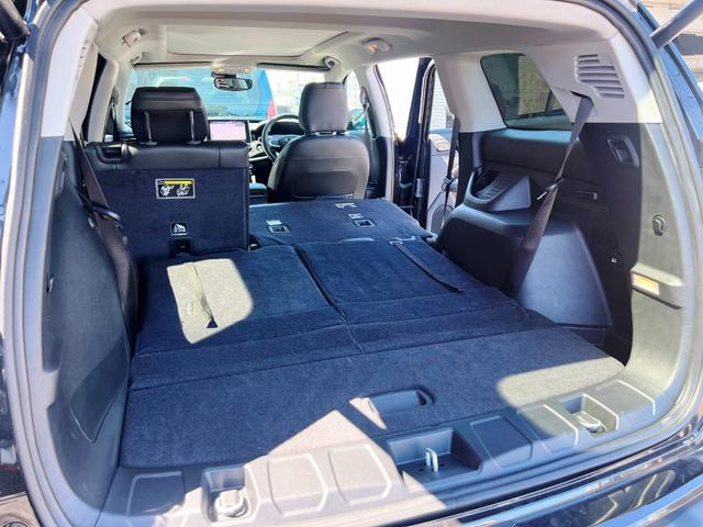 ジープ・コマンダー リミテッド　登録済未使用車　ＬＥＤ　レザー　衝突軽減Ｂ　純正ナビ　アラウンドビューモニター　アップルカープレイ　アンドロイドオート　ＡＣＣ　電動リアゲート　オートホールド　バックソナー　ＥＴＣ　純正１８インチＡＷ（63枚目）