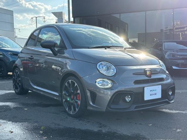 アバルト595 コンペティツィオーネ 右5速MT サベルトシート レコードモンツァ ブレンボキャリパー 純正フルセグナビゲーション キセノンライト バックソナー ブーストメーター LEDデイライト 純正17インチアルミホイール(3枚目)