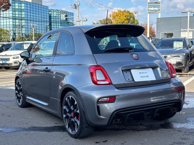 アバルト595 コンペティツィオーネ 右5速MT サベルトシート レコードモンツァ ブレンボキャリパー 純正フルセグナビゲーション キセノンライト バックソナー ブーストメーター LEDデイライト 純正17インチアルミホイール(7枚目)