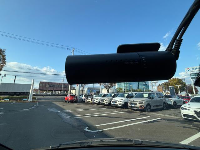 アバルト595 コンペティツィオーネ 右5速MT サベルトシート レコードモンツァ ブレンボキャリパー 純正フルセグナビゲーション キセノンライト バックソナー ブーストメーター LEDデイライト 純正17インチアルミホイール(24枚目)