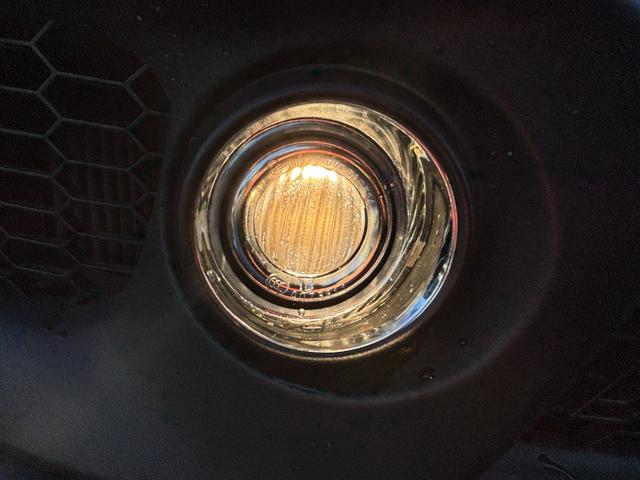 アバルト595 コンペティツィオーネ 右5速MT サベルトシート レコードモンツァ ブレンボキャリパー 純正フルセグナビゲーション キセノンライト バックソナー ブーストメーター LEDデイライト 純正17インチアルミホイール(27枚目)