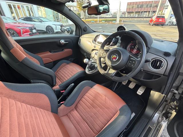 アバルト595 コンペティツィオーネ 右5速MT サベルトシート レコードモンツァ ブレンボキャリパー 純正フルセグナビゲーション キセノンライト バックソナー ブーストメーター LEDデイライト 純正17インチアルミホイール(50枚目)