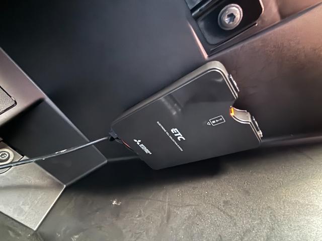 アバルト595 コンペティツィオーネ 右5速MT サベルトシート レコードモンツァ ブレンボキャリパー 純正フルセグナビゲーション キセノンライト バックソナー ブーストメーター LEDデイライト 純正17インチアルミホイール(65枚目)