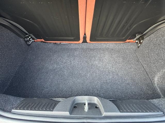 アバルト595 コンペティツィオーネ 右5速MT サベルトシート レコードモンツァ ブレンボキャリパー 純正フルセグナビゲーション キセノンライト バックソナー ブーストメーター LEDデイライト 純正17インチアルミホイール(68枚目)