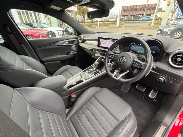 トナーレ ヴェローチェ 電子制御サスペンション 電動ブラックレザーシート ベンチレーション シートヒーター 純正ナビゲーション マトリクスLEDライト 360度バックカメラ アップルカープレイ対応 純正20インチアルミ(10枚目)