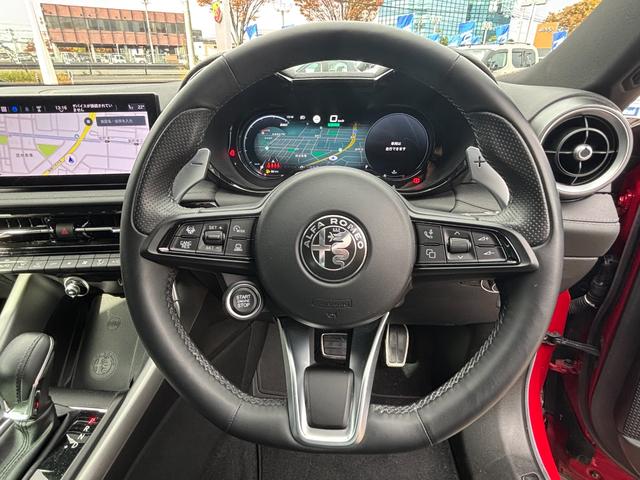 トナーレ ヴェローチェ 電子制御サスペンション 電動ブラックレザーシート ベンチレーション シートヒーター 純正ナビゲーション マトリクスLEDライト 360度バックカメラ アップルカープレイ対応 純正20インチアルミ(17枚目)