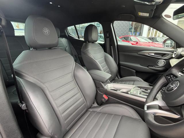 トナーレ ヴェローチェ 電子制御サスペンション 電動ブラックレザーシート ベンチレーション シートヒーター 純正ナビゲーション マトリクスLEDライト 360度バックカメラ アップルカープレイ対応 純正20インチアルミ(49枚目)