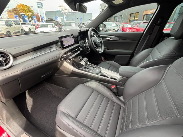 トナーレ ヴェローチェ 電子制御サスペンション 電動ブラックレザーシート ベンチレーション シートヒーター 純正ナビゲーション マトリクスLEDライト 360度バックカメラ アップルカープレイ対応 純正20インチアルミ(51枚目)