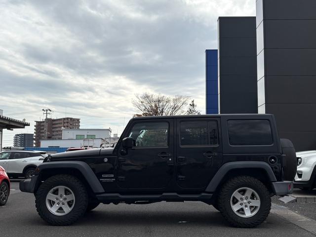 ジープ・ラングラーアンリミテッド スポーツ　バックカメラ　クルーズコントロール　サイドカメラ　サイドステップ　キーレス　純正１７インチアルミホイール（8枚目）