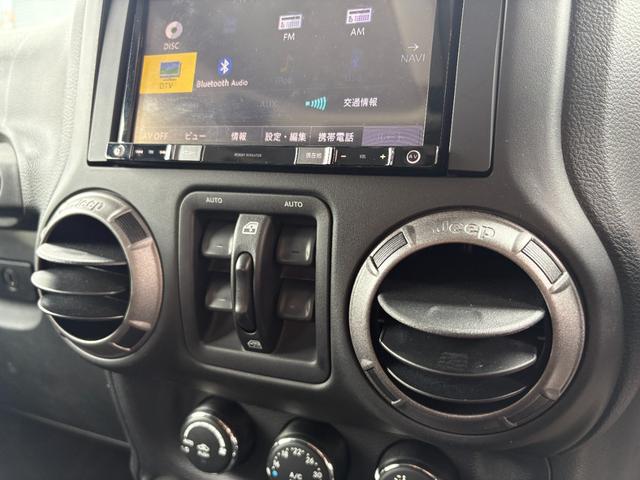 ジープ・ラングラーアンリミテッド スポーツ　バックカメラ　クルーズコントロール　サイドカメラ　サイドステップ　キーレス　純正１７インチアルミホイール（15枚目）