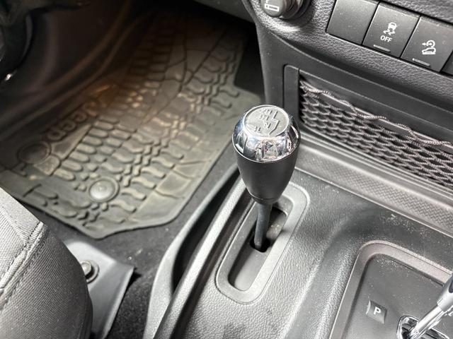 ジープ・ラングラーアンリミテッド スポーツ　バックカメラ　クルーズコントロール　サイドカメラ　サイドステップ　キーレス　純正１７インチアルミホイール（17枚目）