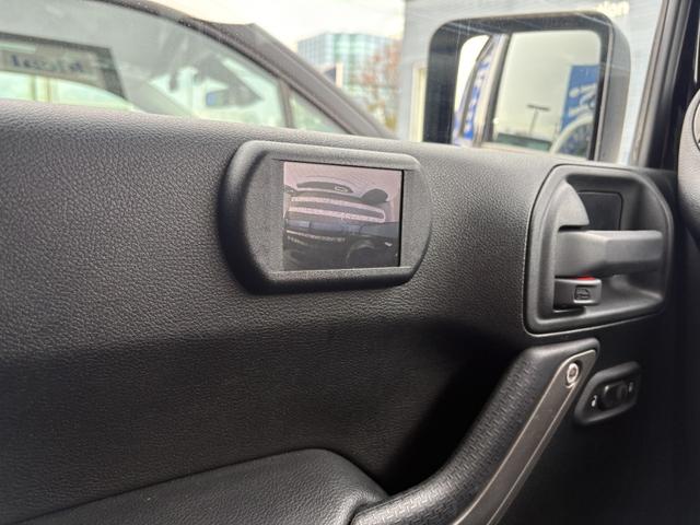 ジープ・ラングラーアンリミテッド スポーツ　バックカメラ　クルーズコントロール　サイドカメラ　サイドステップ　キーレス　純正１７インチアルミホイール（19枚目）