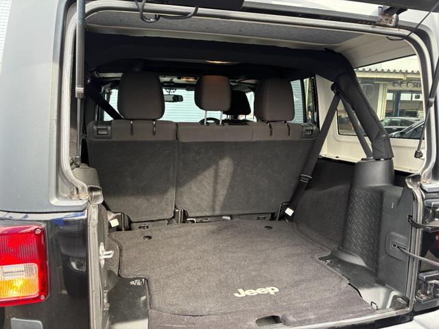 ジープ・ラングラーアンリミテッド スポーツ　バックカメラ　クルーズコントロール　サイドカメラ　サイドステップ　キーレス　純正１７インチアルミホイール（22枚目）
