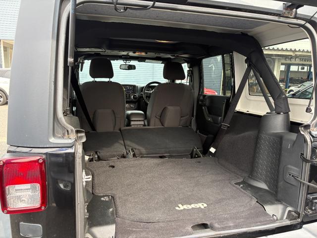 ジープ・ラングラーアンリミテッド スポーツ　バックカメラ　クルーズコントロール　サイドカメラ　サイドステップ　キーレス　純正１７インチアルミホイール（23枚目）