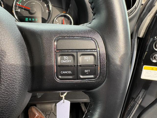 ジープ・ラングラーアンリミテッド スポーツ　バックカメラ　クルーズコントロール　サイドカメラ　サイドステップ　キーレス　純正１７インチアルミホイール（26枚目）