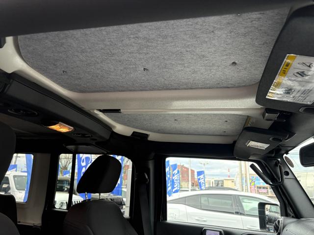 ジープ・ラングラーアンリミテッド スポーツ　バックカメラ　クルーズコントロール　サイドカメラ　サイドステップ　キーレス　純正１７インチアルミホイール（28枚目）