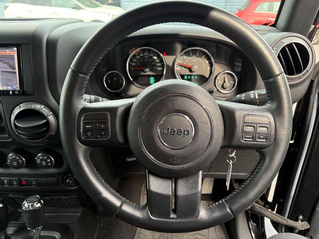 ジープ・ラングラーアンリミテッド スポーツ　バックカメラ　クルーズコントロール　サイドカメラ　サイドステップ　キーレス　純正１７インチアルミホイール（54枚目）