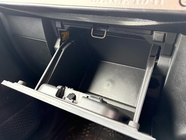 ジープ・ラングラーアンリミテッド スポーツ　バックカメラ　クルーズコントロール　サイドカメラ　サイドステップ　キーレス　純正１７インチアルミホイール（59枚目）