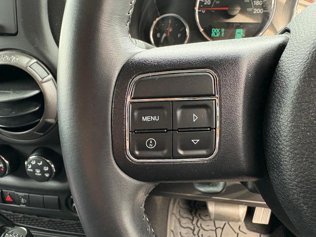 ジープ・ラングラーアンリミテッド スポーツ　バックカメラ　クルーズコントロール　サイドカメラ　サイドステップ　キーレス　純正１７インチアルミホイール（66枚目）