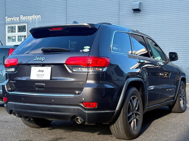 ジープ・グランドチェロキー リミテッド　ＬＥＤ　レザー　フルセグナビ　アダプティブクルーズコントロール　衝突軽減ブレーキ　電動シート　左右独立式エアコン　パドルシフト　バックカメラ　ＥＴＣ２．０　純正１８インチＡＷ（5枚目）