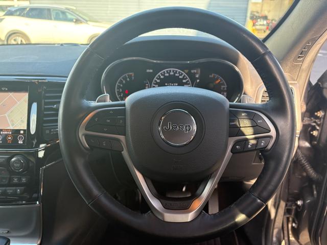 ジープ・グランドチェロキー リミテッド　ＬＥＤ　レザー　フルセグナビ　アダプティブクルーズコントロール　衝突軽減ブレーキ　電動シート　左右独立式エアコン　パドルシフト　バックカメラ　ＥＴＣ２．０　純正１８インチＡＷ（13枚目）