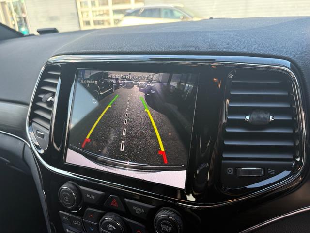 ジープ・グランドチェロキー リミテッド　ＬＥＤ　レザー　フルセグナビ　アダプティブクルーズコントロール　衝突軽減ブレーキ　電動シート　左右独立式エアコン　パドルシフト　バックカメラ　ＥＴＣ２．０　純正１８インチＡＷ（23枚目）