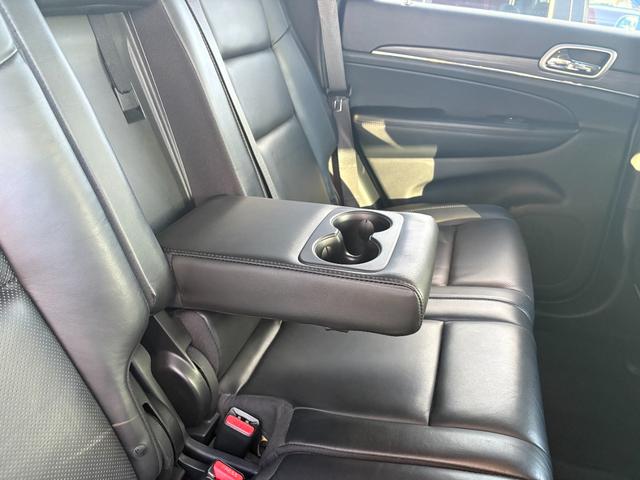 ジープ・グランドチェロキー リミテッド　ＬＥＤ　レザー　フルセグナビ　アダプティブクルーズコントロール　衝突軽減ブレーキ　電動シート　左右独立式エアコン　パドルシフト　バックカメラ　ＥＴＣ２．０　純正１８インチＡＷ（25枚目）