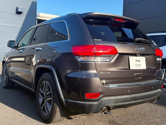 ジープ・グランドチェロキー リミテッド　ＬＥＤ　レザー　フルセグナビ　アダプティブクルーズコントロール　衝突軽減ブレーキ　電動シート　左右独立式エアコン　パドルシフト　バックカメラ　ＥＴＣ２．０　純正１８インチＡＷ（47枚目）