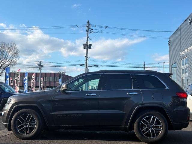 ジープ・グランドチェロキー リミテッド　ＬＥＤ　レザー　フルセグナビ　アダプティブクルーズコントロール　衝突軽減ブレーキ　電動シート　左右独立式エアコン　パドルシフト　バックカメラ　ＥＴＣ２．０　純正１８インチＡＷ（48枚目）