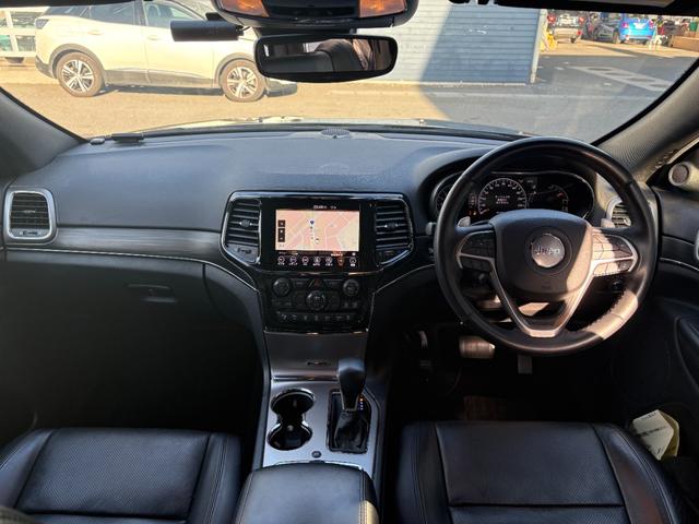 ジープ・グランドチェロキー リミテッド　ＬＥＤ　レザー　フルセグナビ　アダプティブクルーズコントロール　衝突軽減ブレーキ　電動シート　左右独立式エアコン　パドルシフト　バックカメラ　ＥＴＣ２．０　純正１８インチＡＷ（52枚目）