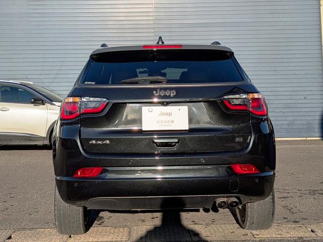 ジープ・コンパス Ｓモデル　特別限定仕様車　フルセグナビ　レザー　ＡＣＣ　ＬＥＤライト　カープレイ　電動リアゲート　衝突軽減Ｂ　レーンセンサー　ブラインドスポットモニター　Ｂカメラ　ＥＴＣ２．０　純正１９インチＡＷ（6枚目）