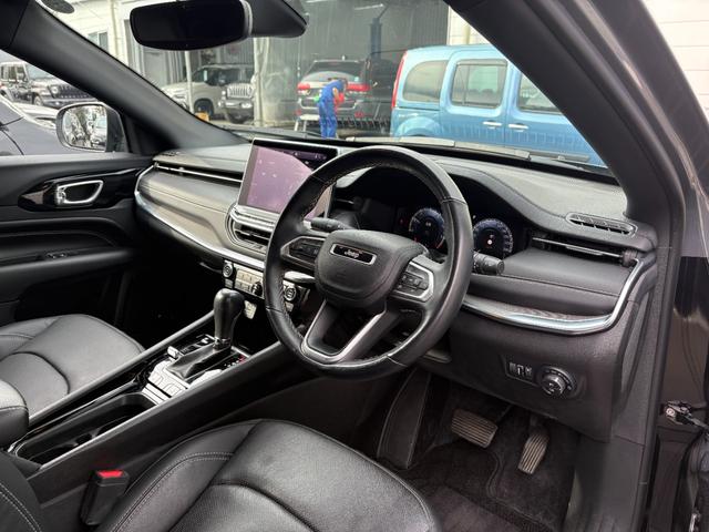 ジープ・コンパス Ｓモデル　特別限定仕様車　フルセグナビ　レザー　ＡＣＣ　ＬＥＤライト　カープレイ　電動リアゲート　衝突軽減Ｂ　レーンセンサー　ブラインドスポットモニター　Ｂカメラ　ＥＴＣ２．０　純正１９インチＡＷ（9枚目）