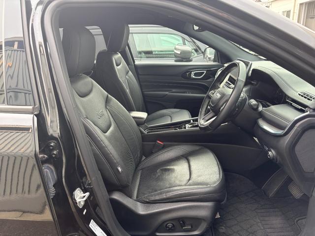 ジープ・コンパス Ｓモデル　特別限定仕様車　フルセグナビ　レザー　ＡＣＣ　ＬＥＤライト　カープレイ　電動リアゲート　衝突軽減Ｂ　レーンセンサー　ブラインドスポットモニター　Ｂカメラ　ＥＴＣ２．０　純正１９インチＡＷ（10枚目）