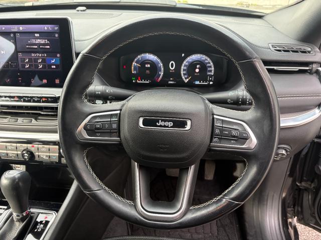 ジープ・コンパス Ｓモデル　特別限定仕様車　フルセグナビ　レザー　ＡＣＣ　ＬＥＤライト　カープレイ　電動リアゲート　衝突軽減Ｂ　レーンセンサー　ブラインドスポットモニター　Ｂカメラ　ＥＴＣ２．０　純正１９インチＡＷ（13枚目）