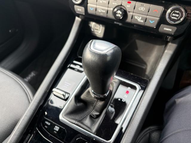 ジープ・コンパス Ｓモデル　特別限定仕様車　フルセグナビ　レザー　ＡＣＣ　ＬＥＤライト　カープレイ　電動リアゲート　衝突軽減Ｂ　レーンセンサー　ブラインドスポットモニター　Ｂカメラ　ＥＴＣ２．０　純正１９インチＡＷ（16枚目）