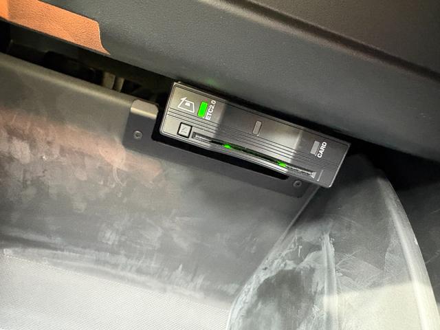 ジープ・コンパス Ｓモデル　特別限定仕様車　フルセグナビ　レザー　ＡＣＣ　ＬＥＤライト　カープレイ　電動リアゲート　衝突軽減Ｂ　レーンセンサー　ブラインドスポットモニター　Ｂカメラ　ＥＴＣ２．０　純正１９インチＡＷ（19枚目）