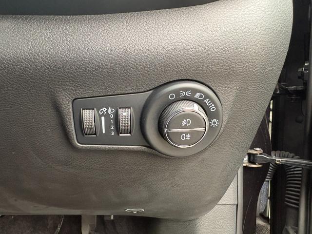 ジープ・コンパス Ｓモデル　特別限定仕様車　フルセグナビ　レザー　ＡＣＣ　ＬＥＤライト　カープレイ　電動リアゲート　衝突軽減Ｂ　レーンセンサー　ブラインドスポットモニター　Ｂカメラ　ＥＴＣ２．０　純正１９インチＡＷ（20枚目）