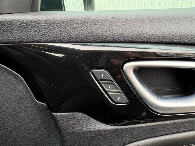 ジープ・コンパス Ｓモデル　特別限定仕様車　フルセグナビ　レザー　ＡＣＣ　ＬＥＤライト　カープレイ　電動リアゲート　衝突軽減Ｂ　レーンセンサー　ブラインドスポットモニター　Ｂカメラ　ＥＴＣ２．０　純正１９インチＡＷ（24枚目）