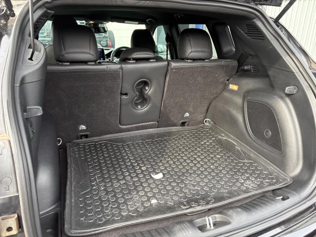 ジープ・コンパス Ｓモデル　特別限定仕様車　フルセグナビ　レザー　ＡＣＣ　ＬＥＤライト　カープレイ　電動リアゲート　衝突軽減Ｂ　レーンセンサー　ブラインドスポットモニター　Ｂカメラ　ＥＴＣ２．０　純正１９インチＡＷ（26枚目）