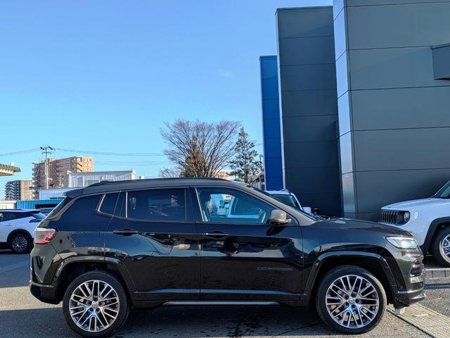 ジープ・コンパス Ｓモデル　特別限定仕様車　フルセグナビ　レザー　ＡＣＣ　ＬＥＤライト　カープレイ　電動リアゲート　衝突軽減Ｂ　レーンセンサー　ブラインドスポットモニター　Ｂカメラ　ＥＴＣ２．０　純正１９インチＡＷ（45枚目）