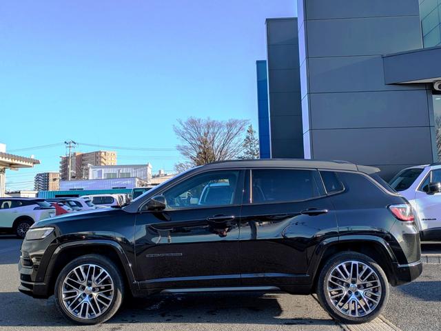 ジープ・コンパス Ｓモデル　特別限定仕様車　フルセグナビ　レザー　ＡＣＣ　ＬＥＤライト　カープレイ　電動リアゲート　衝突軽減Ｂ　レーンセンサー　ブラインドスポットモニター　Ｂカメラ　ＥＴＣ２．０　純正１９インチＡＷ（49枚目）