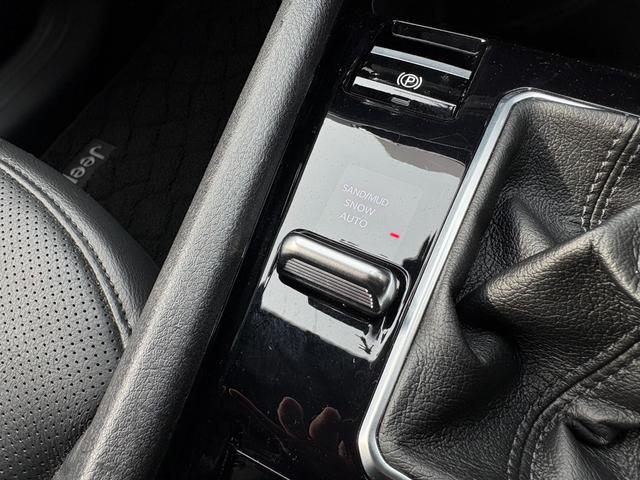 ジープ・コンパス Ｓモデル　特別限定仕様車　フルセグナビ　レザー　ＡＣＣ　ＬＥＤライト　カープレイ　電動リアゲート　衝突軽減Ｂ　レーンセンサー　ブラインドスポットモニター　Ｂカメラ　ＥＴＣ２．０　純正１９インチＡＷ（58枚目）