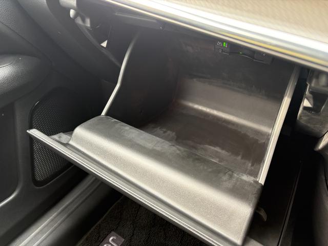 ジープ・コンパス Ｓモデル　特別限定仕様車　フルセグナビ　レザー　ＡＣＣ　ＬＥＤライト　カープレイ　電動リアゲート　衝突軽減Ｂ　レーンセンサー　ブラインドスポットモニター　Ｂカメラ　ＥＴＣ２．０　純正１９インチＡＷ（59枚目）