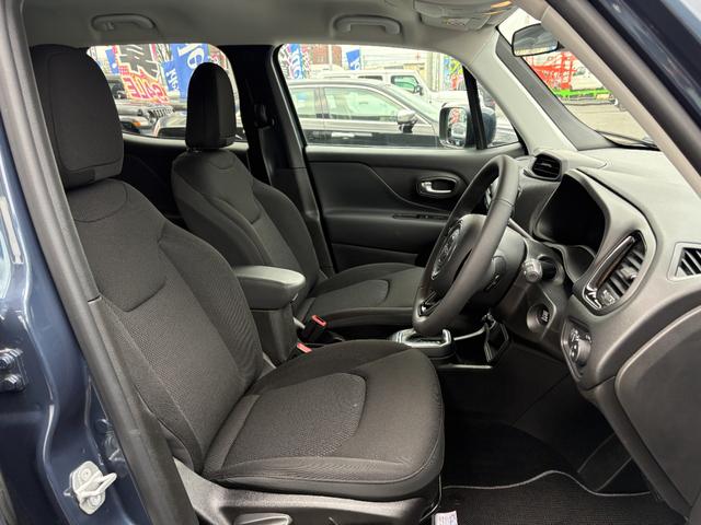 ジープ・レネゲード ナイトイーグル　特別限定仕様車　１オーナー　カープレイ　衝突軽減Ｂ　ＥＴＣ　バックカメラ　クルコン　レーンセンサー　障害物センサー　スマートキー　純正１８インチアルミホイール（10枚目）