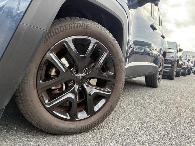 ジープ・レネゲード ナイトイーグル　特別限定仕様車　１オーナー　カープレイ　衝突軽減Ｂ　ＥＴＣ　バックカメラ　クルコン　レーンセンサー　障害物センサー　スマートキー　純正１８インチアルミホイール（68枚目）