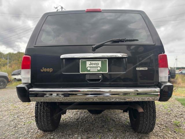 ジープ・チェロキー リミテッド　Ｘｊ最終型　４ＷＤ　ドライブレコーダー　オートクルーズコントロール　パワーシート　ＴＶ　アルミホイール　革シート　ＡＴ　ＡＢＳ　エアコン　キーレス（4枚目）