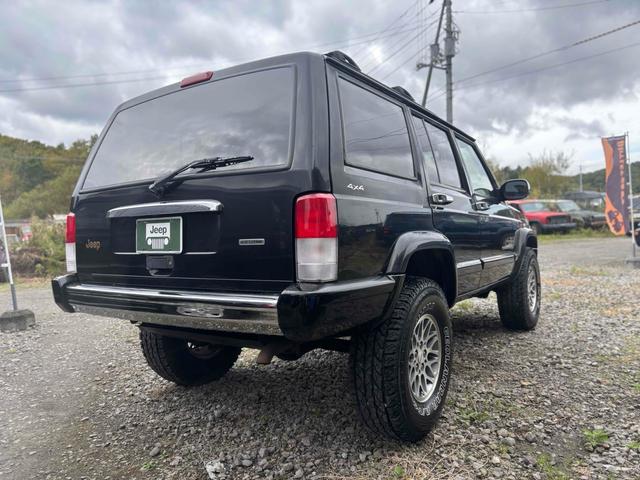 ジープ・チェロキー リミテッド　Ｘｊ最終型　４ＷＤ　ドライブレコーダー　オートクルーズコントロール　パワーシート　ＴＶ　アルミホイール　革シート　ＡＴ　ＡＢＳ　エアコン　キーレス（9枚目）