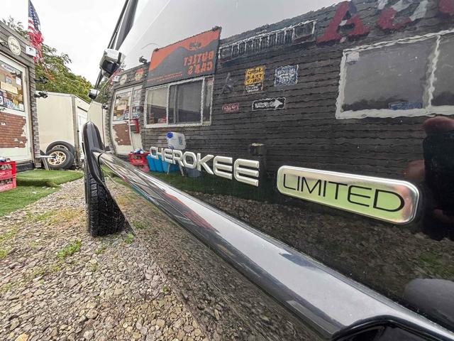 ジープ・チェロキー リミテッド　Ｘｊ最終型　４ＷＤ　ドライブレコーダー　オートクルーズコントロール　パワーシート　ＴＶ　アルミホイール　革シート　ＡＴ　ＡＢＳ　エアコン　キーレス（14枚目）