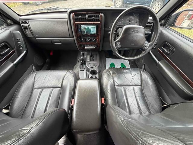 ジープ・チェロキー リミテッド　Ｘｊ最終型　４ＷＤ　ドライブレコーダー　オートクルーズコントロール　パワーシート　ＴＶ　アルミホイール　革シート　ＡＴ　ＡＢＳ　エアコン　キーレス（16枚目）