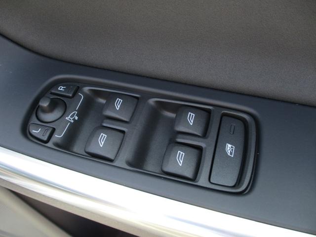T6 AWD Rデザイン ポールスター 半革シート ナビ(17枚目)